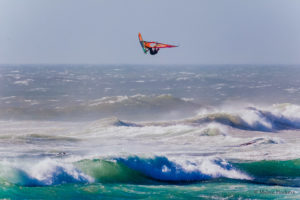 Federico Morisio, windsurfer professionista: «Un viaggio alle Hawaii dopo  la maturità a Torino: così ho iniziato a cavalcare le onde più pericolose»